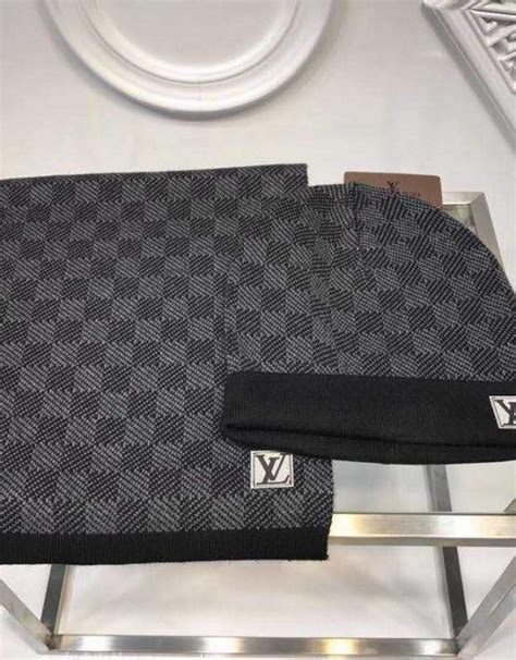 louis vuitton muts en sjaal zwart|Louis Vuitton pop up.